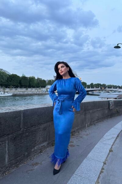 Robe Madame Shiraz – L’élégance orientale contemporaine